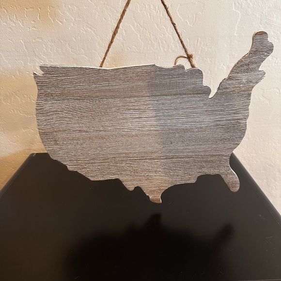 Other - FREWW w/BUNDLE NWT US Wall Decor